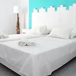 Ikaros Hotel apartamentowy Karterados (Santorini)