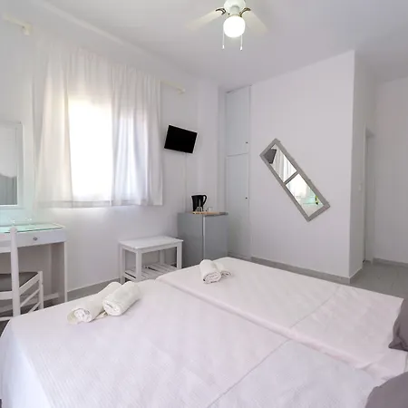 Ikaros Lägenhetshotell 3*